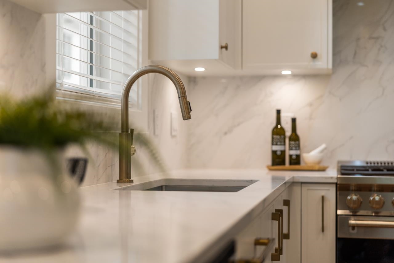 2051 E 4th Avenue Vancouver, BC - 9