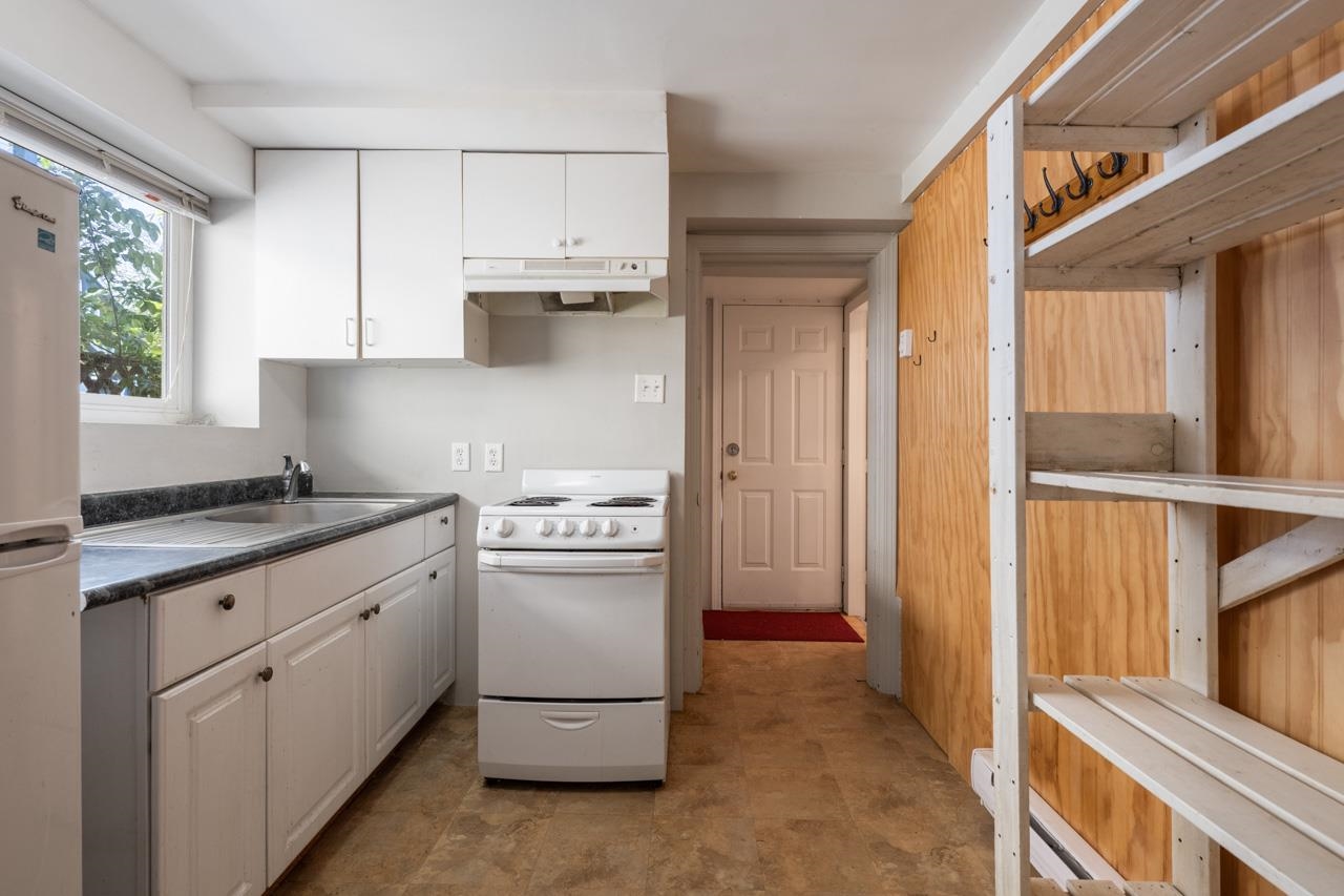 2268 E 7th Avenue Vancouver, BC - 27
