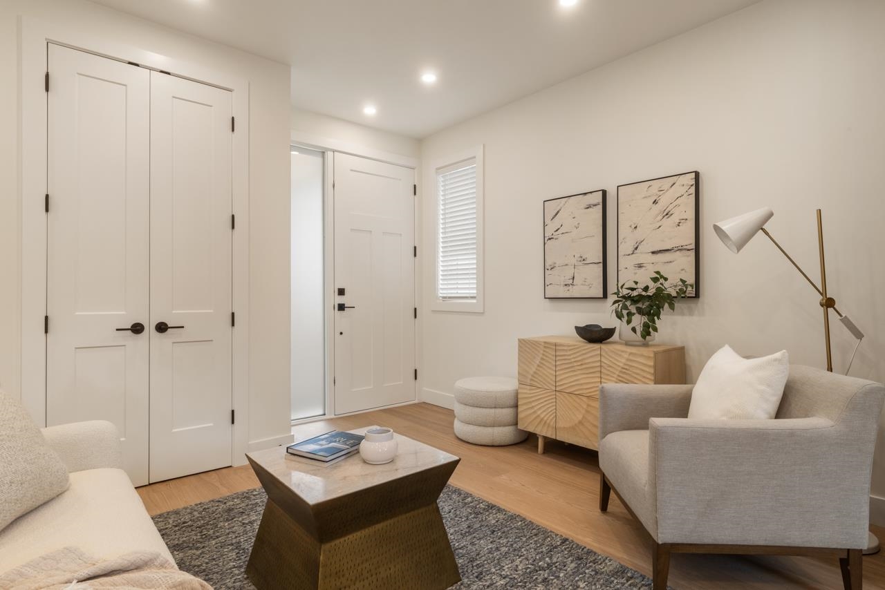 2049 E 4th Avenue Vancouver, BC - 5