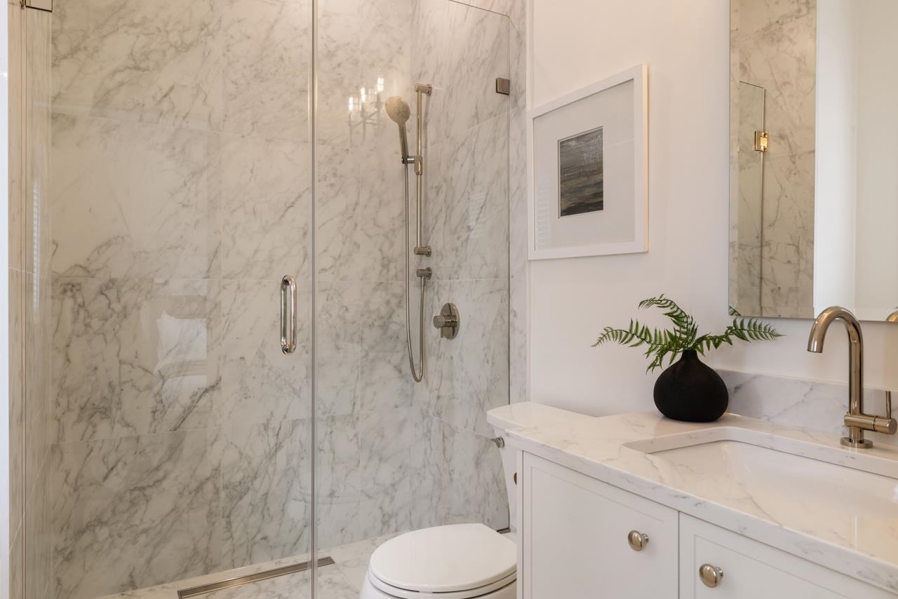 2051 E 4th Avenue Vancouver, BC - 19