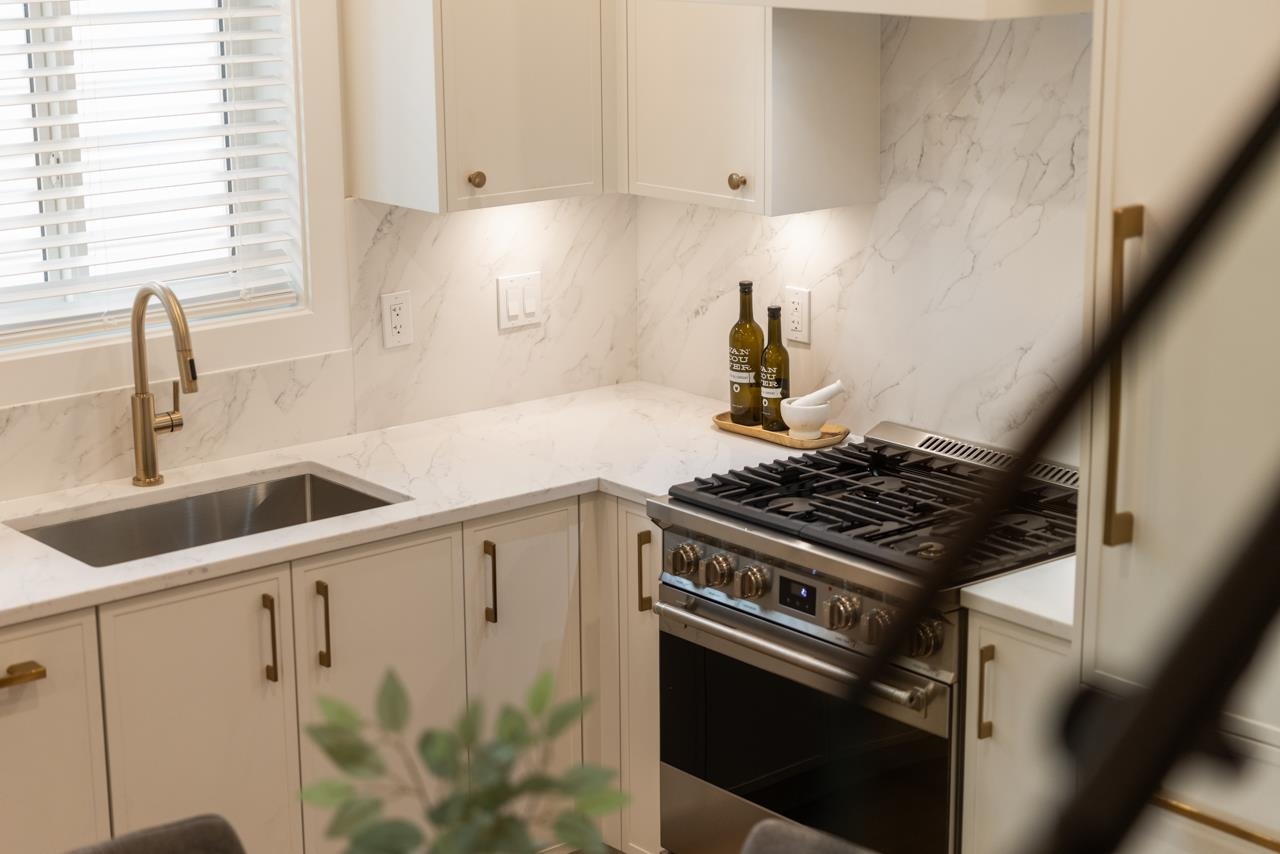 2051 E 4th Avenue Vancouver, BC - 10
