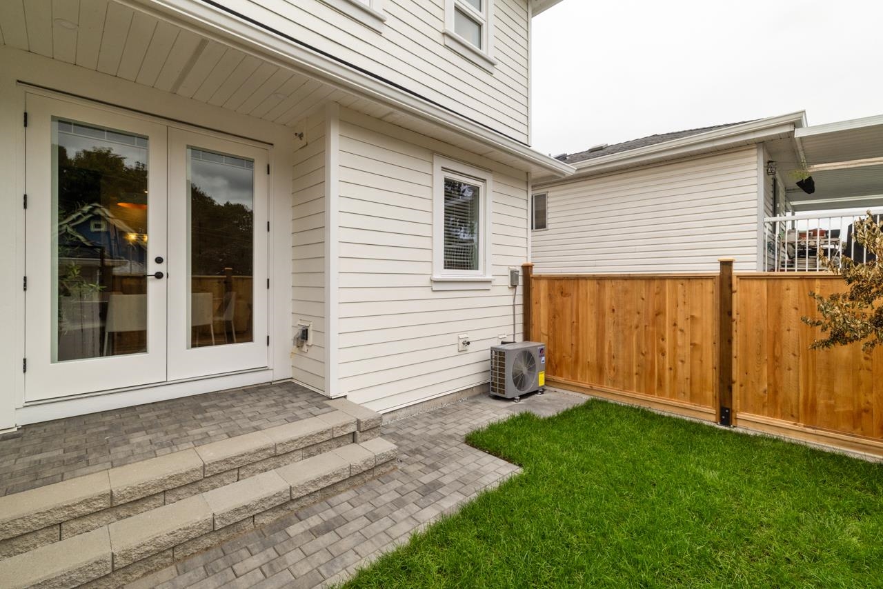 2049 E 4th Avenue Vancouver, BC - 33