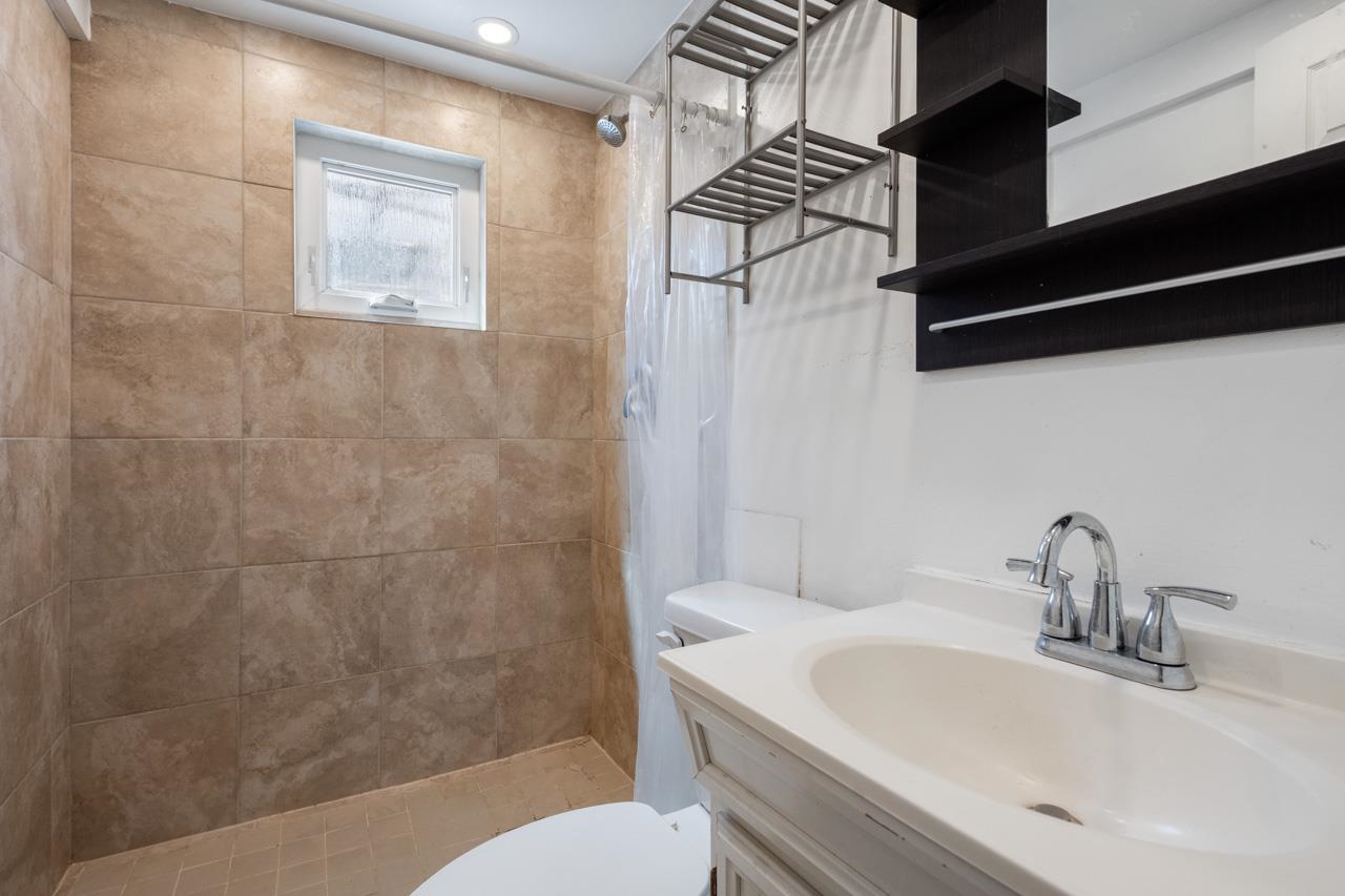 2268 E 7th Avenue Vancouver, BC - 25