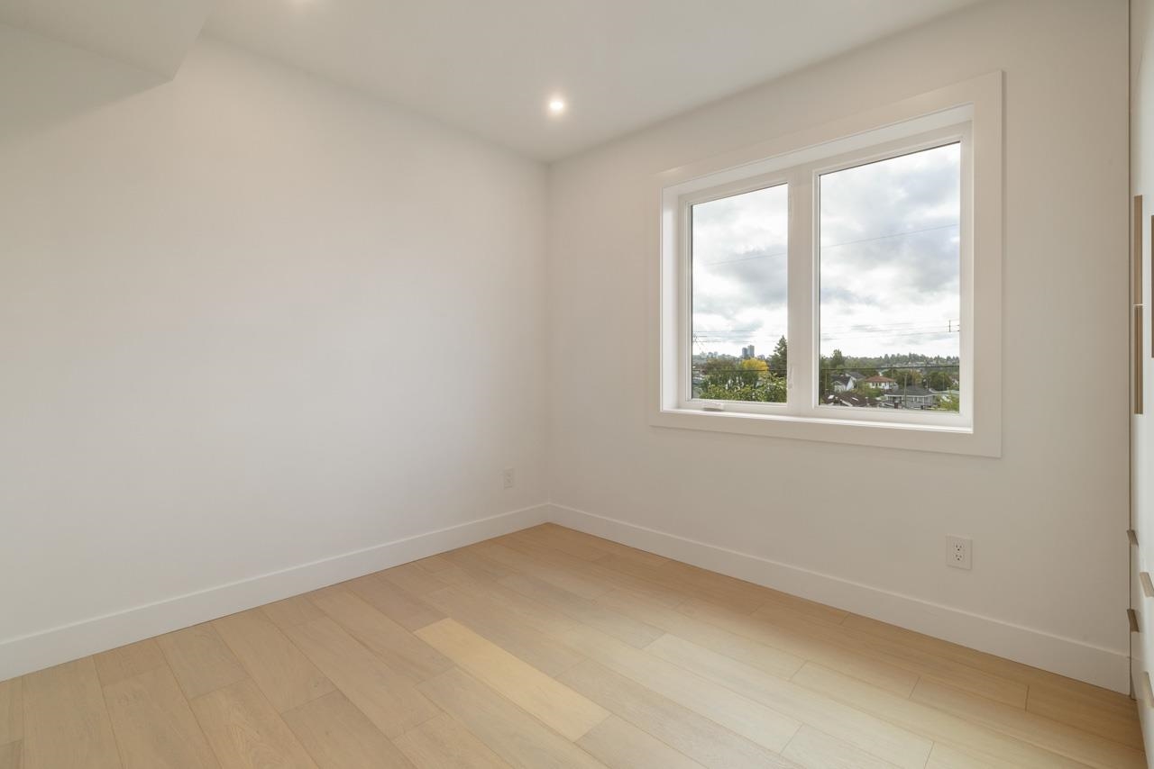 2 2680 E 5th Avenue Vancouver, BC - 26