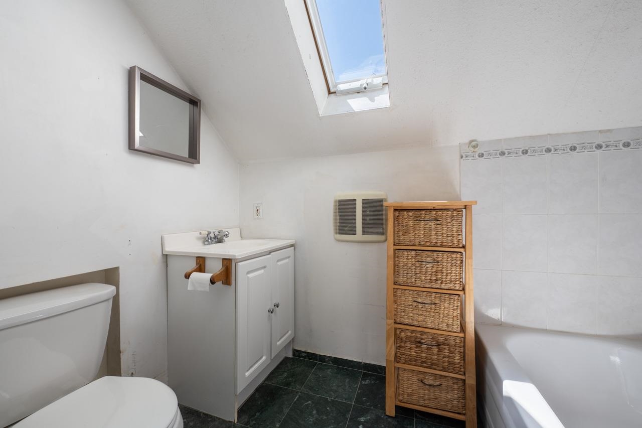 2268 E 7th Avenue Vancouver, BC - 16