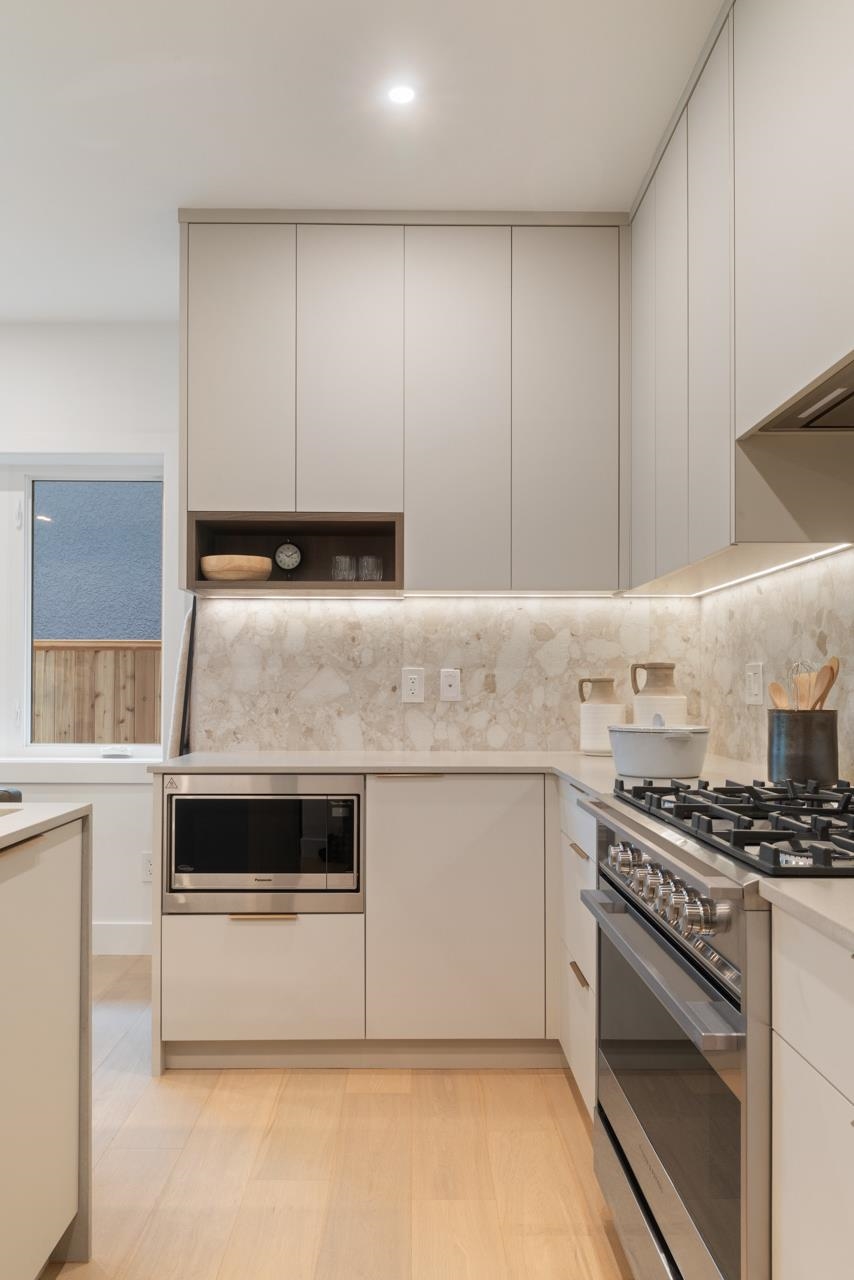 1 2680 E 5th Avenue Vancouver, BC - 14