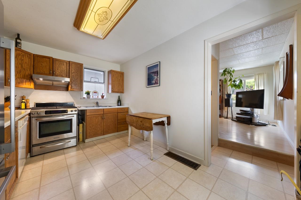 1737 E 5th Avenue Vancouver, BC - 8