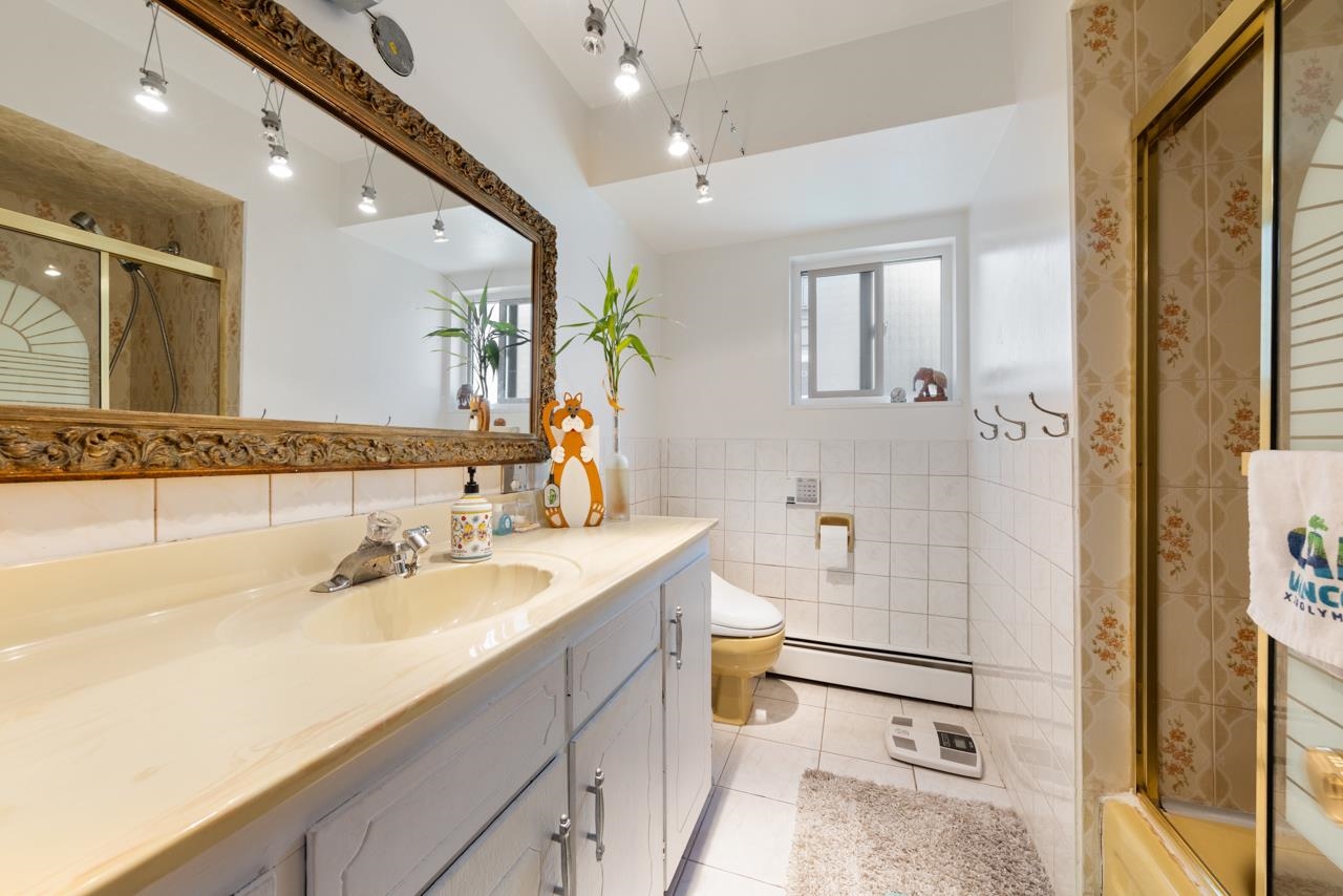 2472 E 12th Avenue Vancouver, BC - 20