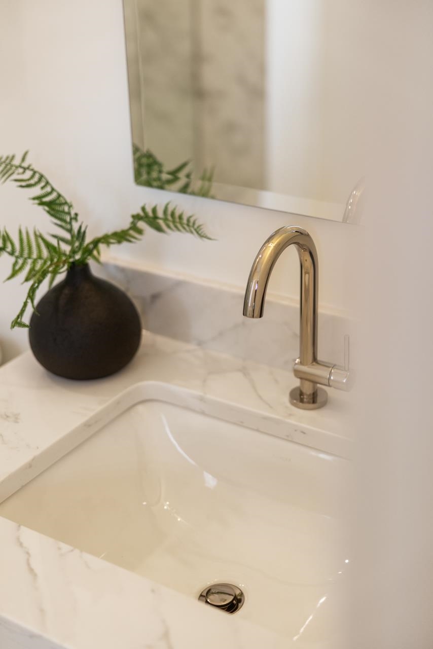 2053 E 4th Avenue Vancouver, BC - 12