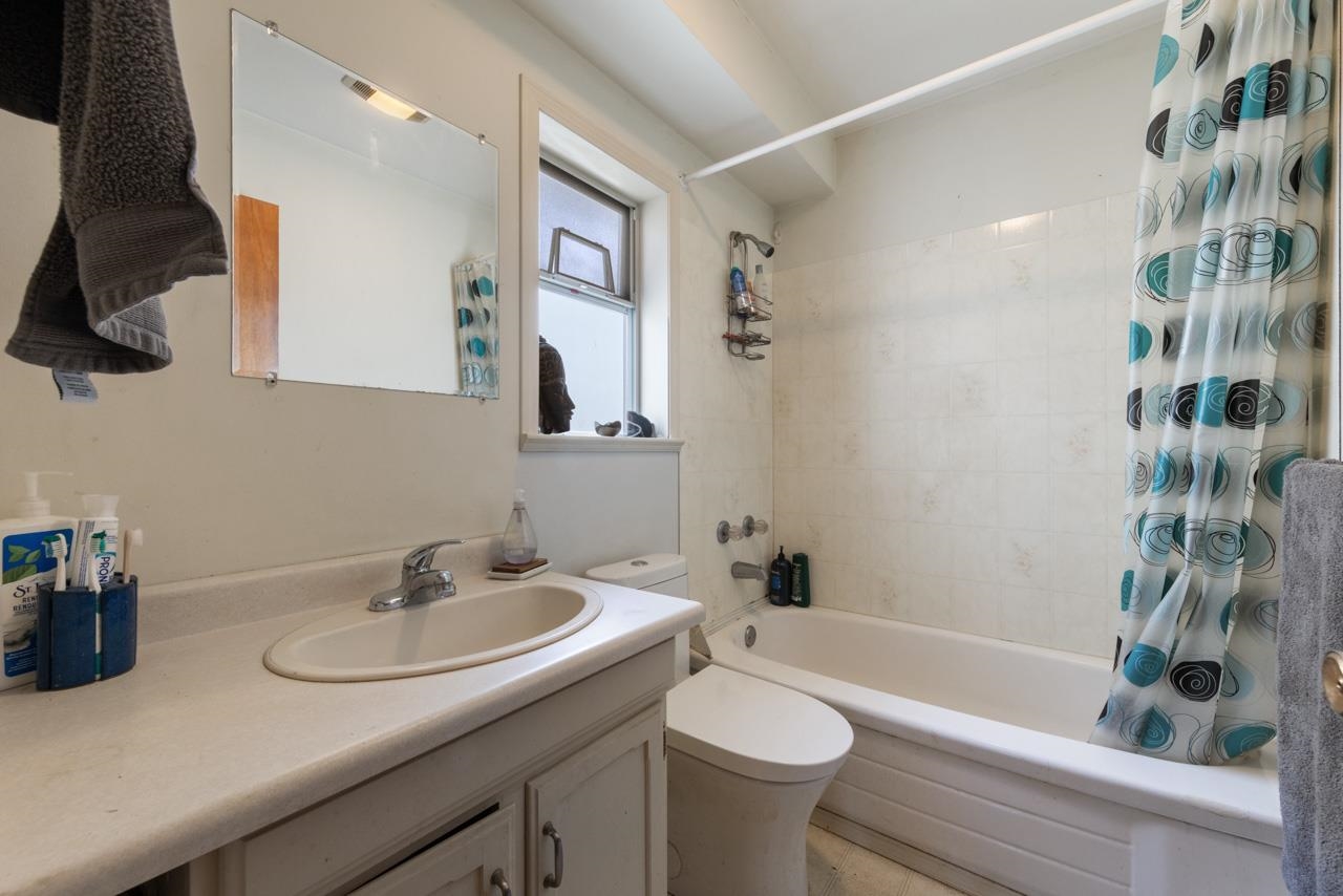 1737 E 5th Avenue Vancouver, BC - 11