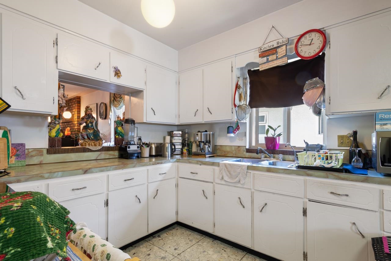 2472 E 12th Avenue Vancouver, BC - 17
