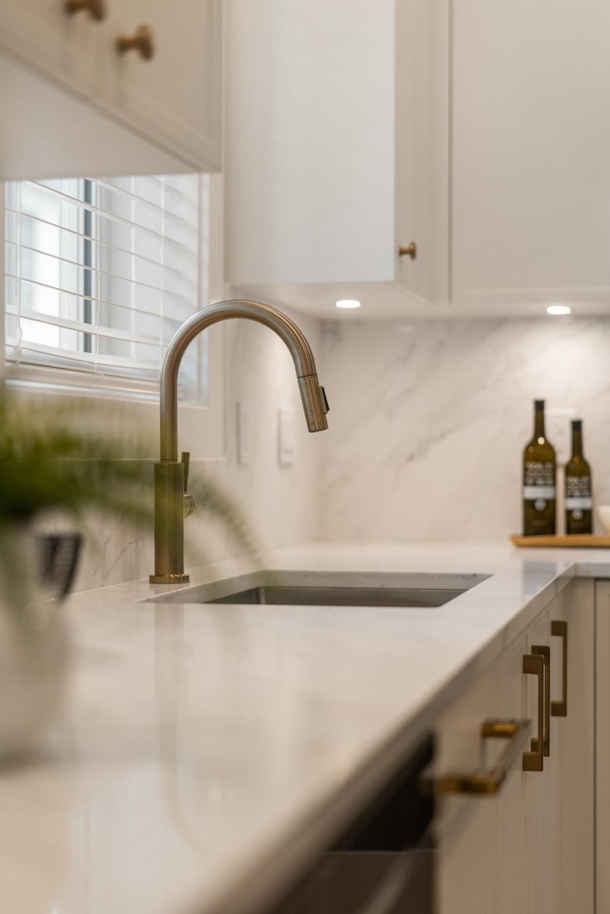 2053 E 4th Avenue Vancouver, BC - 6