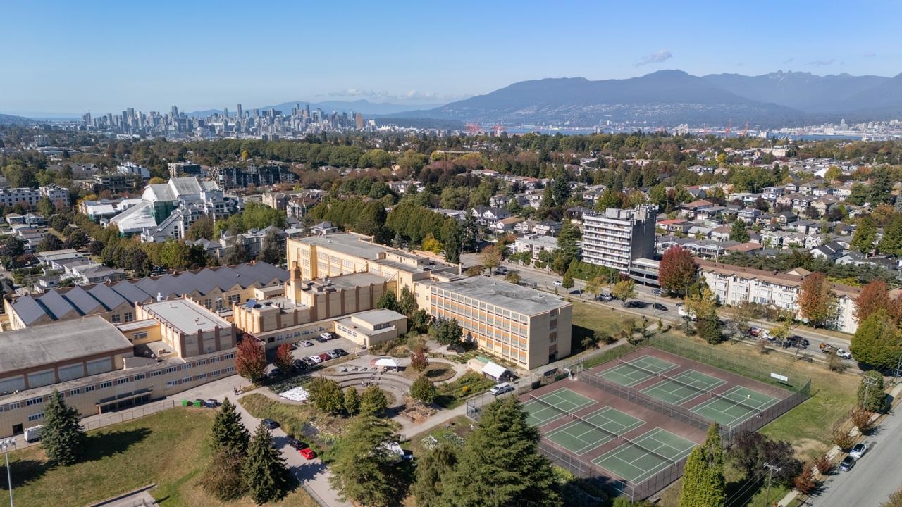 2472 E 12th Avenue Vancouver, BC - 26