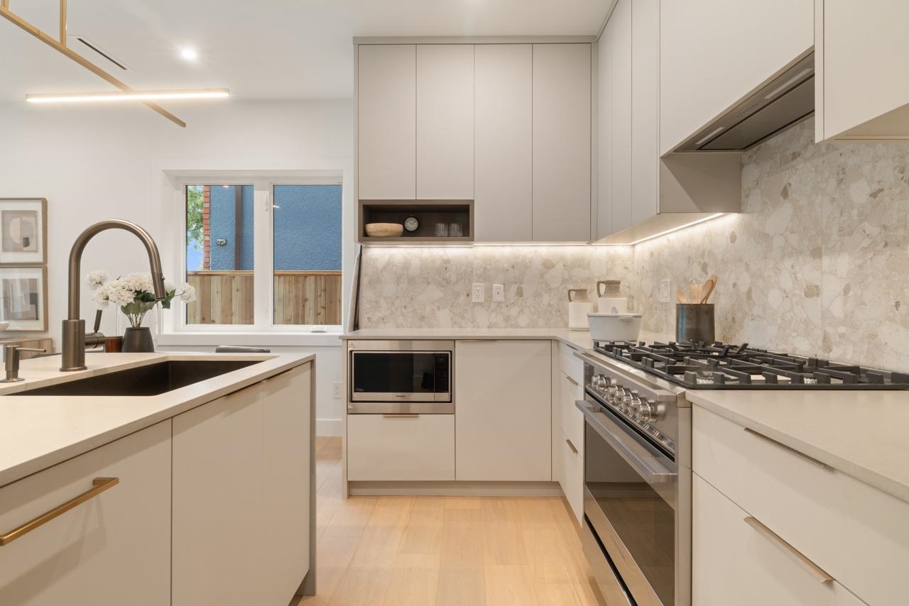 1 2680 E 5th Avenue Vancouver, BC - 11
