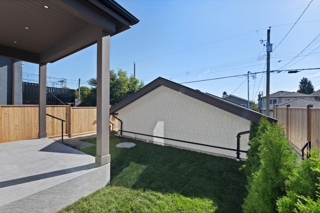 2 2680 E 5th Avenue Vancouver, BC - 38