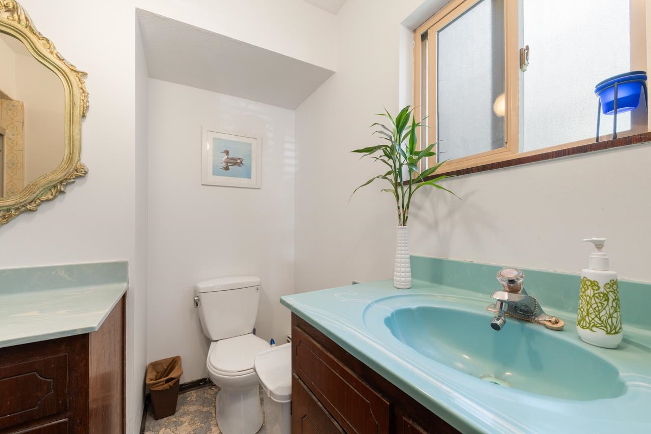 2472 E 12th Avenue Vancouver, BC - 22