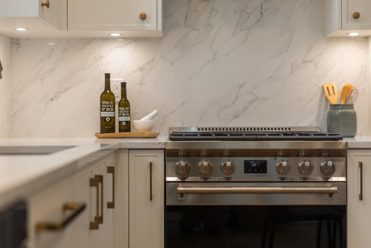 2053 E 4th Avenue Vancouver, BC - 4