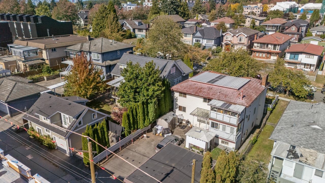 2472 E 12th Avenue Vancouver, BC - 29