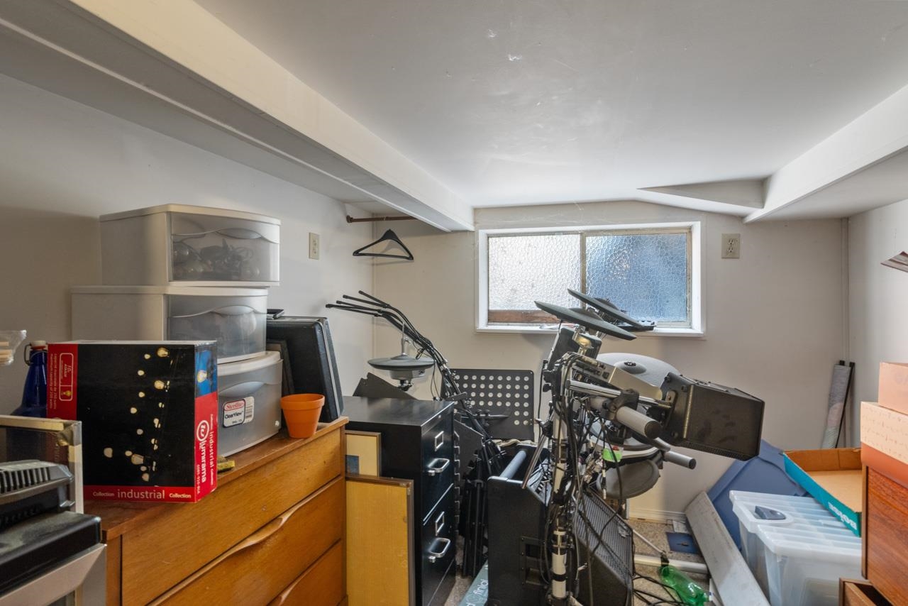 1737 E 5th Avenue Vancouver, BC - 16