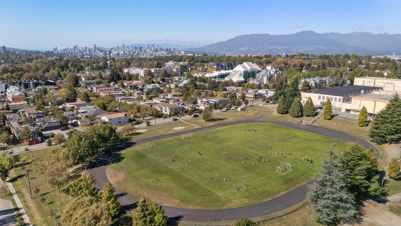 2472 E 12th Avenue Vancouver, BC - 28