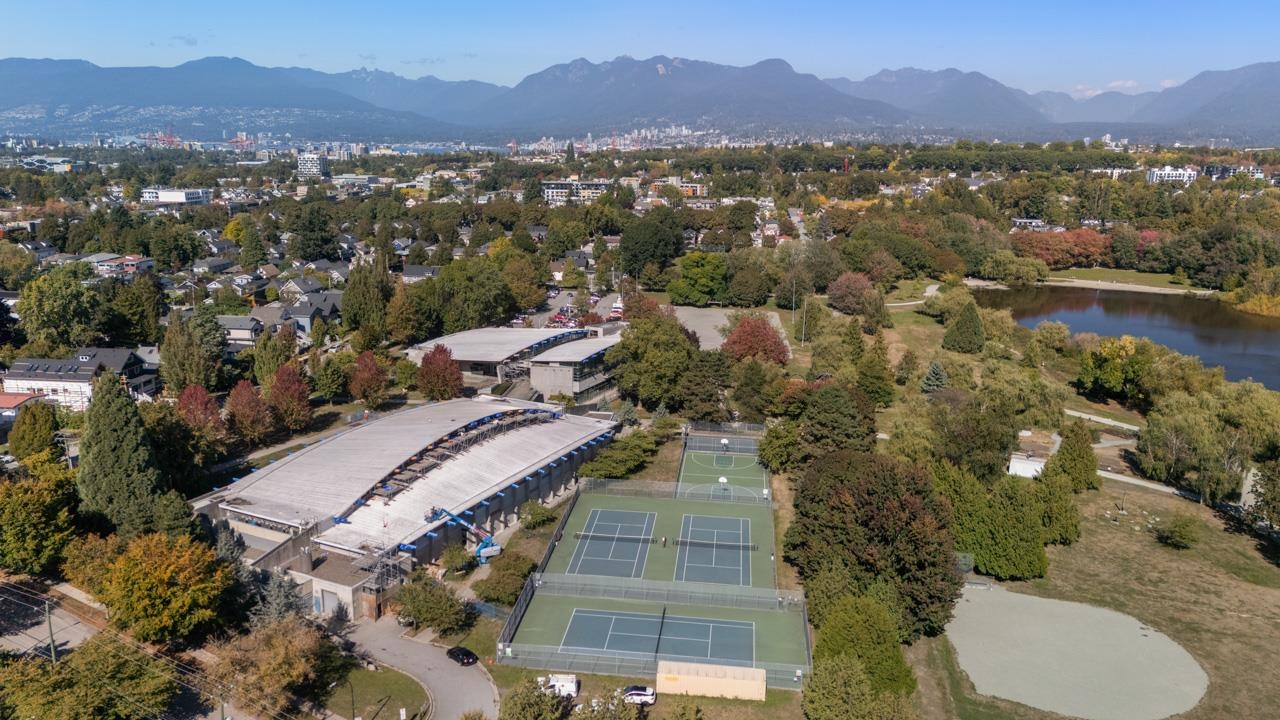 2472 E 12th Avenue Vancouver, BC - 27