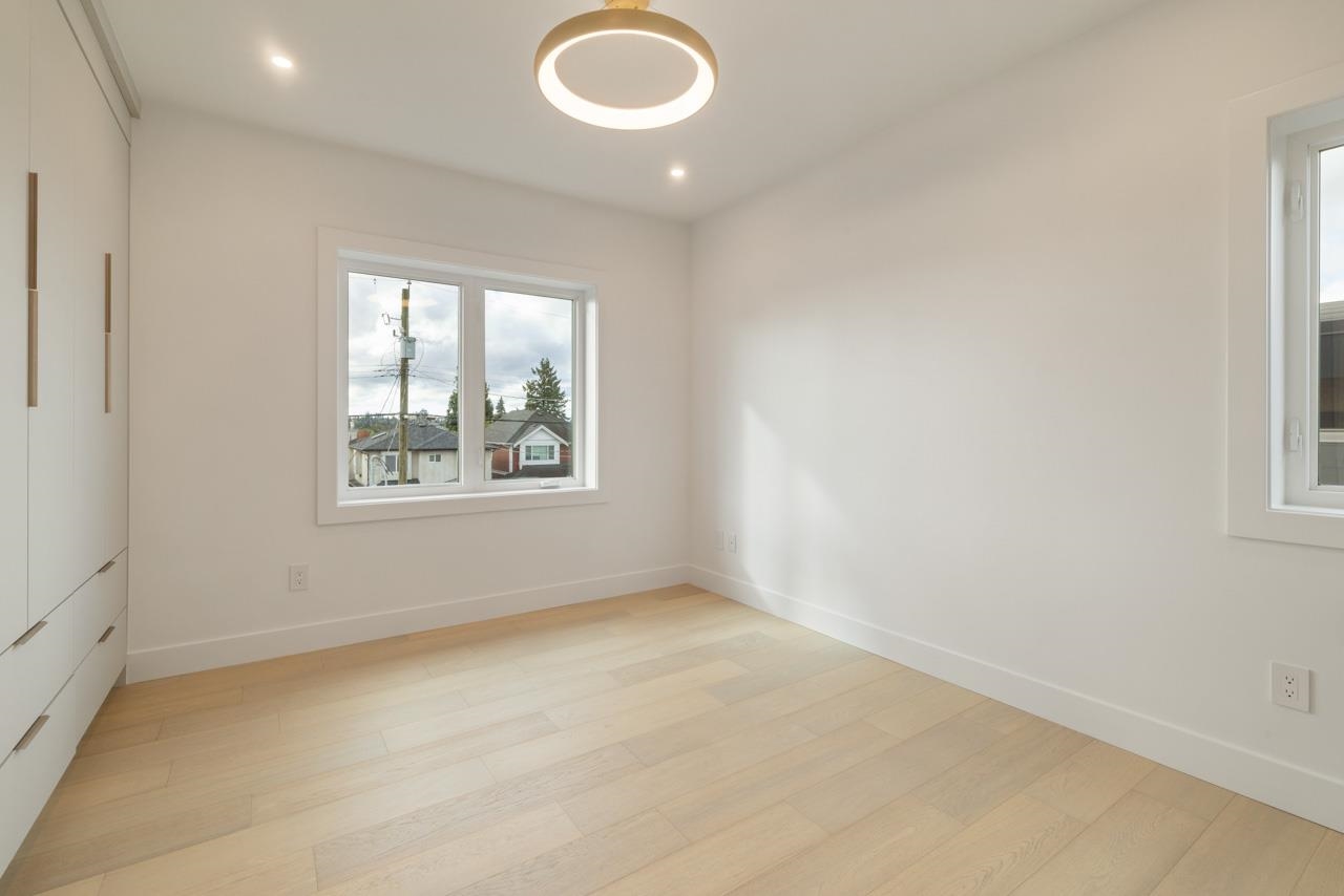 2 2680 E 5th Avenue Vancouver, BC - 27