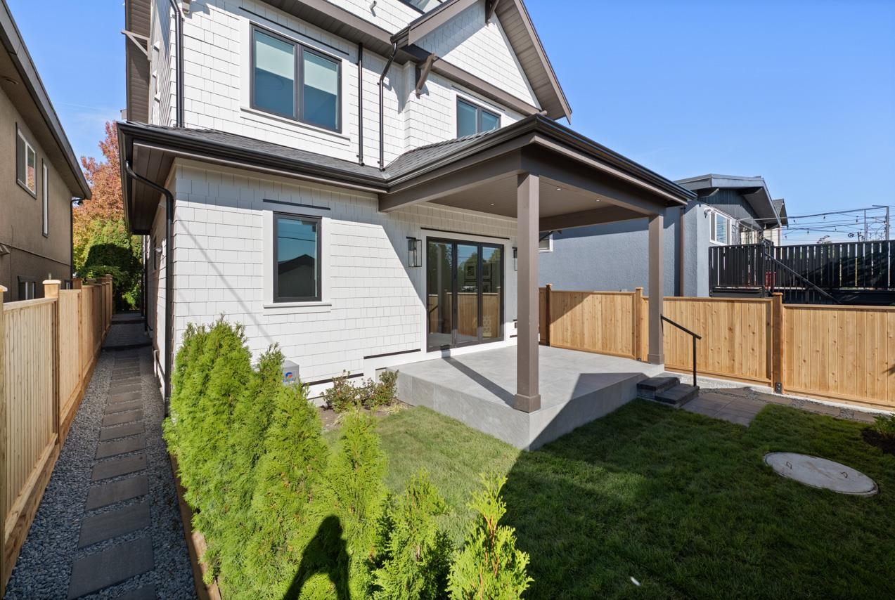 2 2680 E 5th Avenue Vancouver, BC - 40