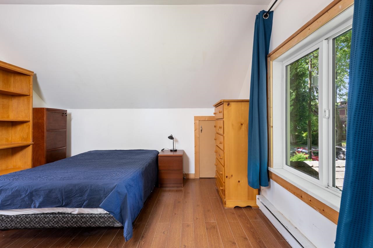 2268 E 7th Avenue Vancouver, BC - 18