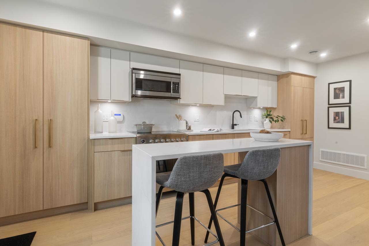 1 1937 Templeton Drive Vancouver, BC - 8