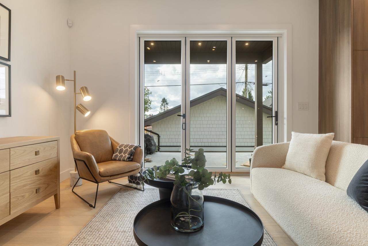 2 2680 E 5th Avenue Vancouver, BC - 5