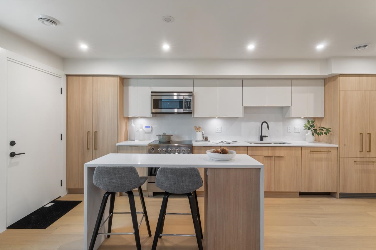 1 1937 Templeton Drive Vancouver, BC - 1