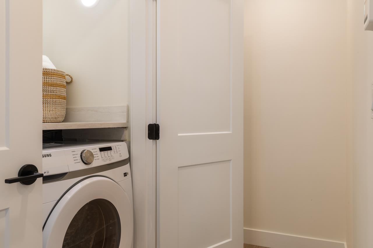 2049 E 4th Avenue Vancouver, BC - 21