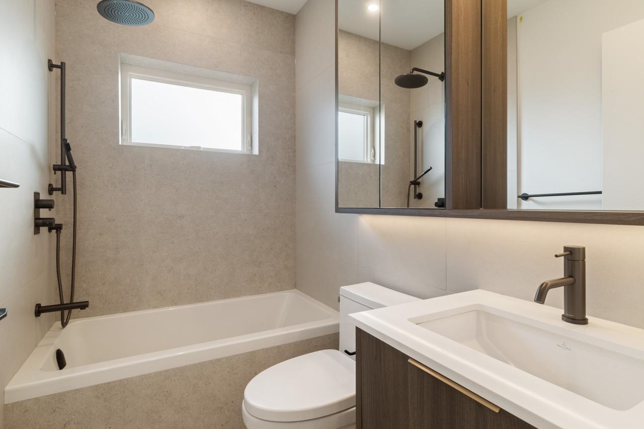 2 2680 E 5th Avenue Vancouver, BC - 25