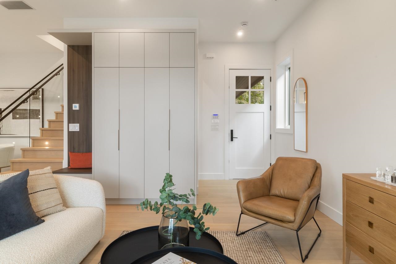 2 2680 E 5th Avenue Vancouver, BC - 3