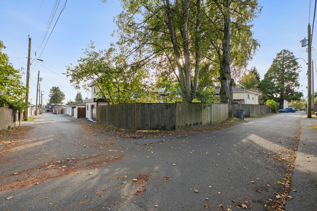 7526 Selkirk Street Vancouver, BC - 14