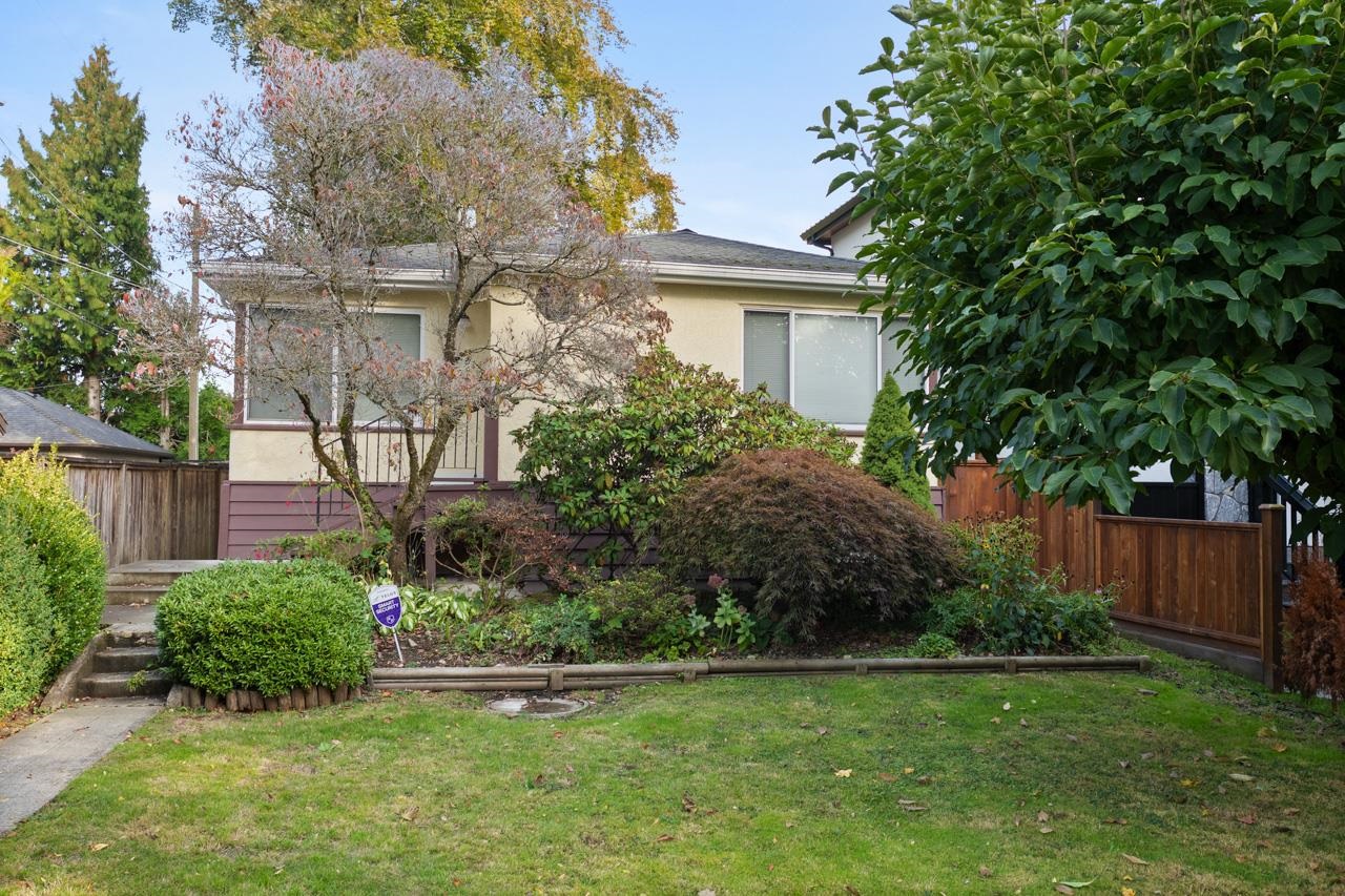7526 Selkirk Street Vancouver, BC - 1