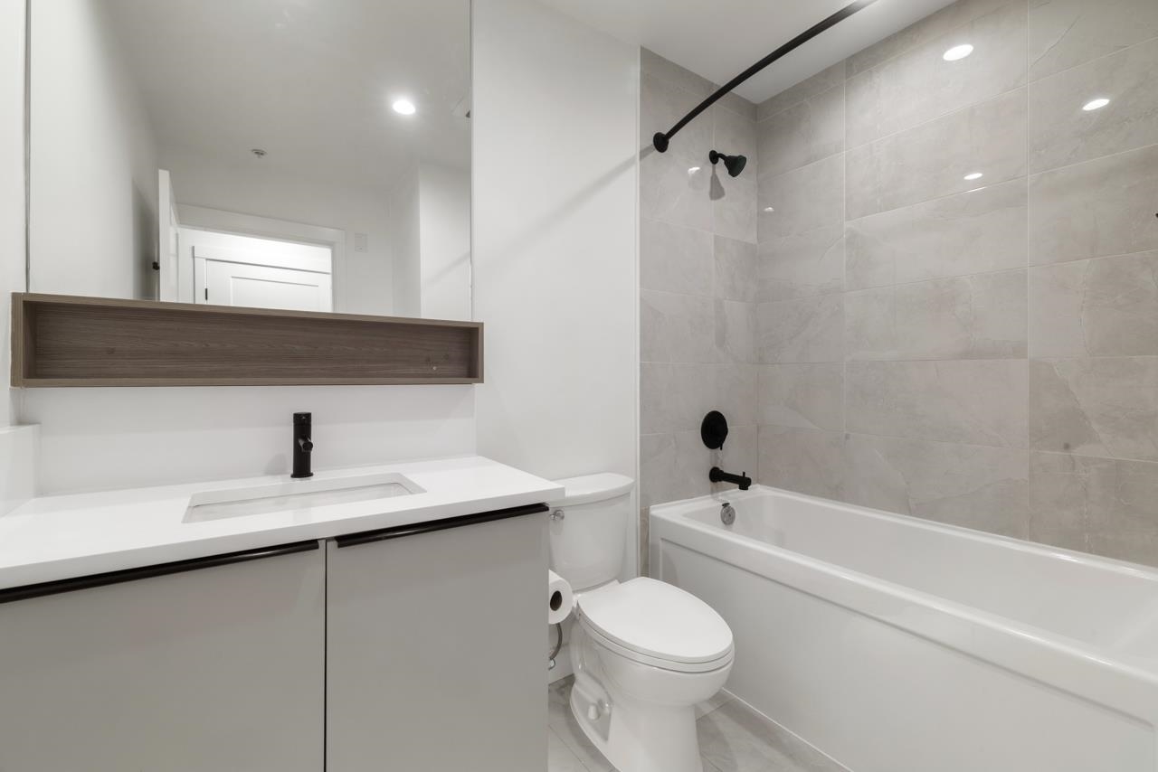 203 2408 Grant Street Vancouver, BC - 13