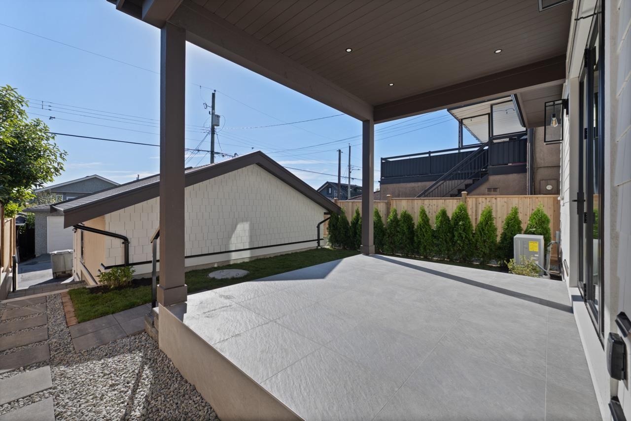 2 2680 E 5th Avenue Vancouver, BC - 32