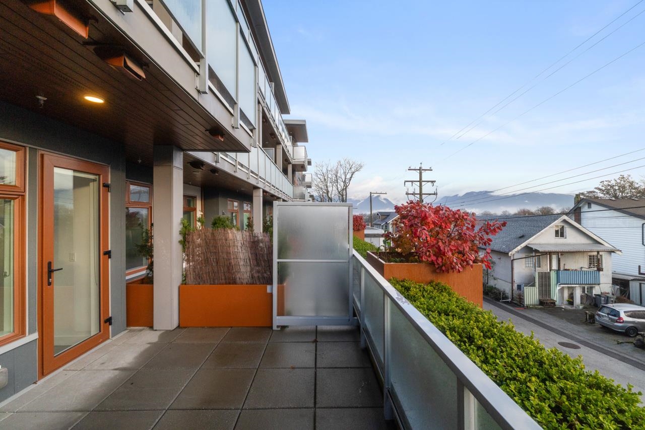 203 2408 Grant Street Vancouver, BC - 21