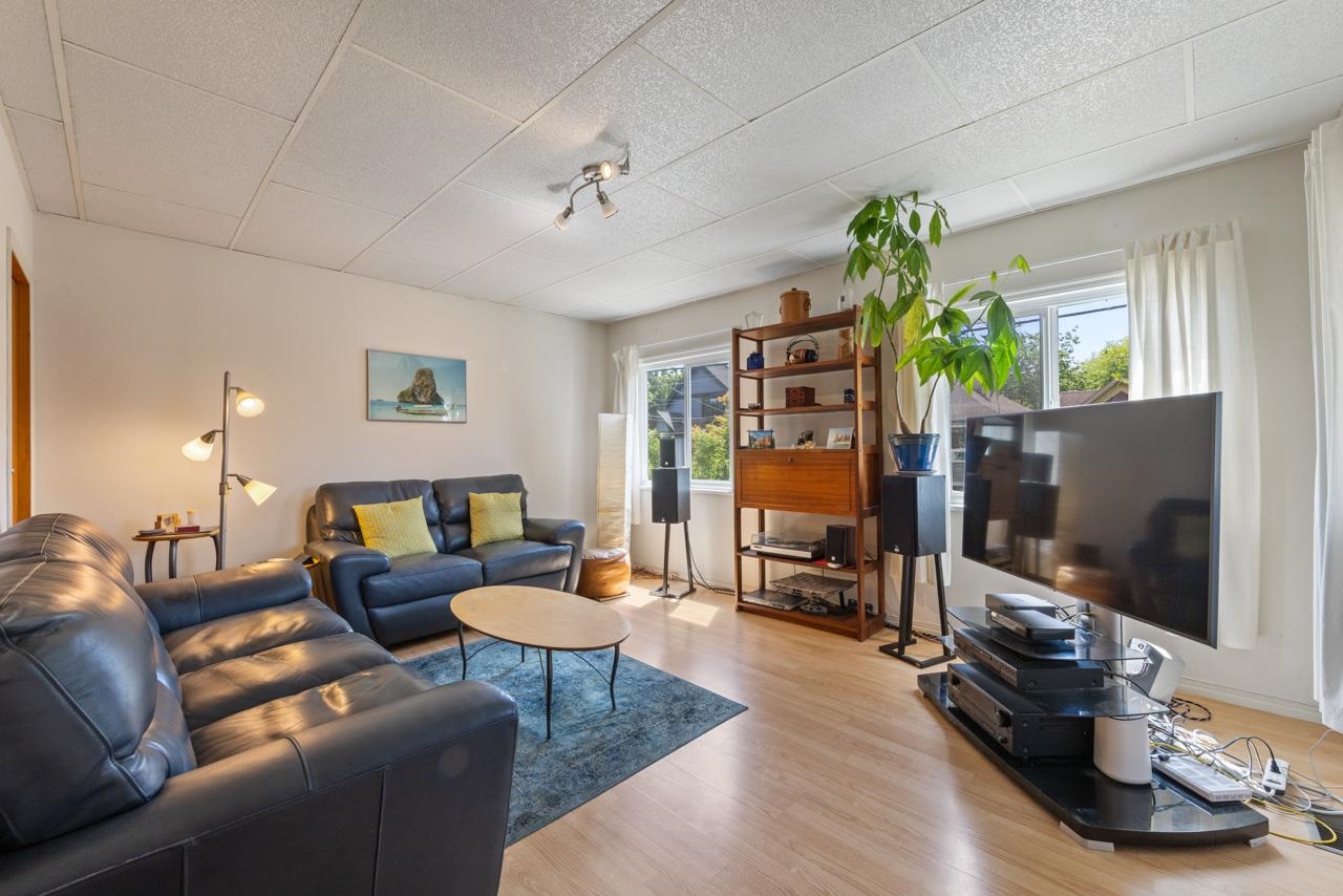 1737 E 5th Avenue Vancouver, BC - 3