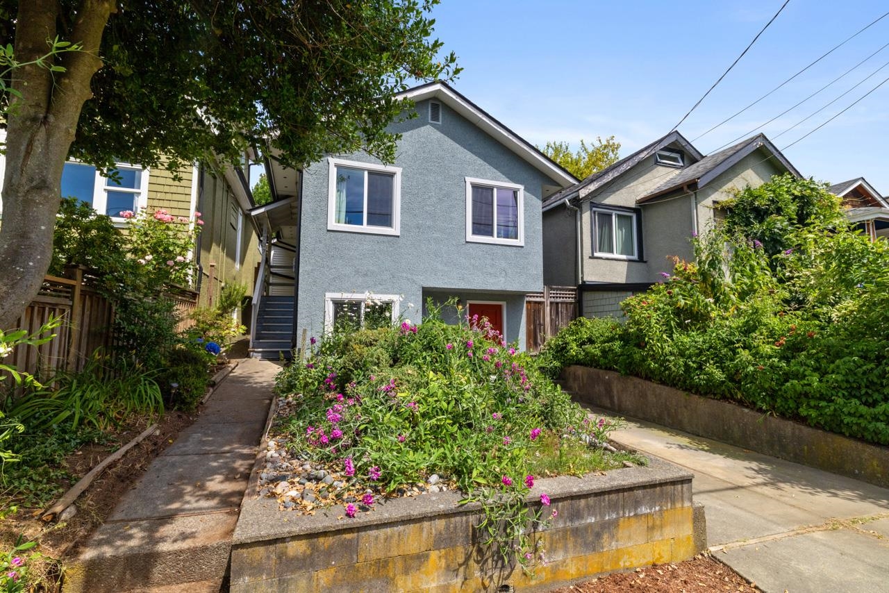1737 E 5th Avenue Vancouver, BC - 2