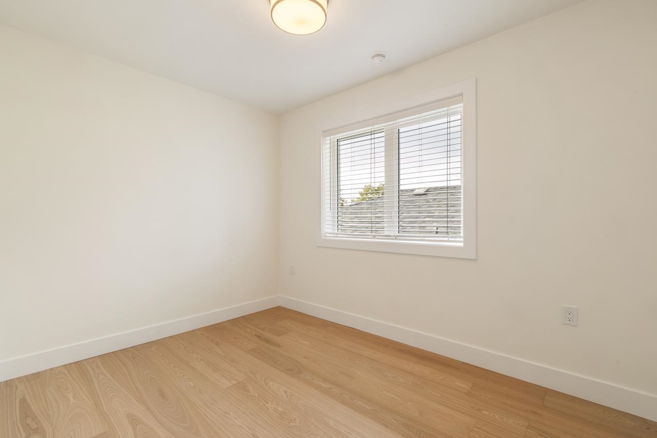 2049 E 4th Avenue Vancouver, BC - 22