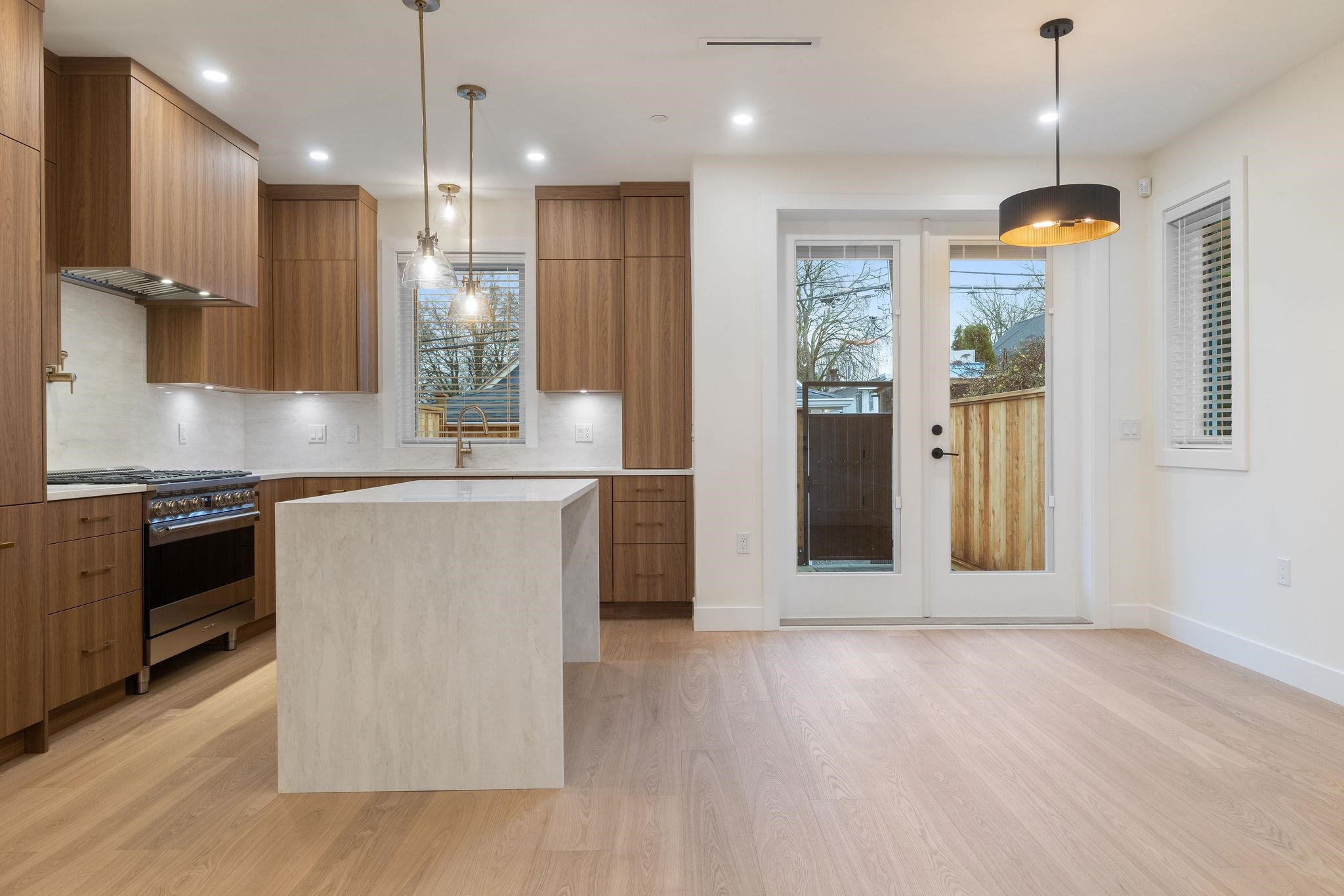 2055 E 4th Avenue Vancouver, BC - 6