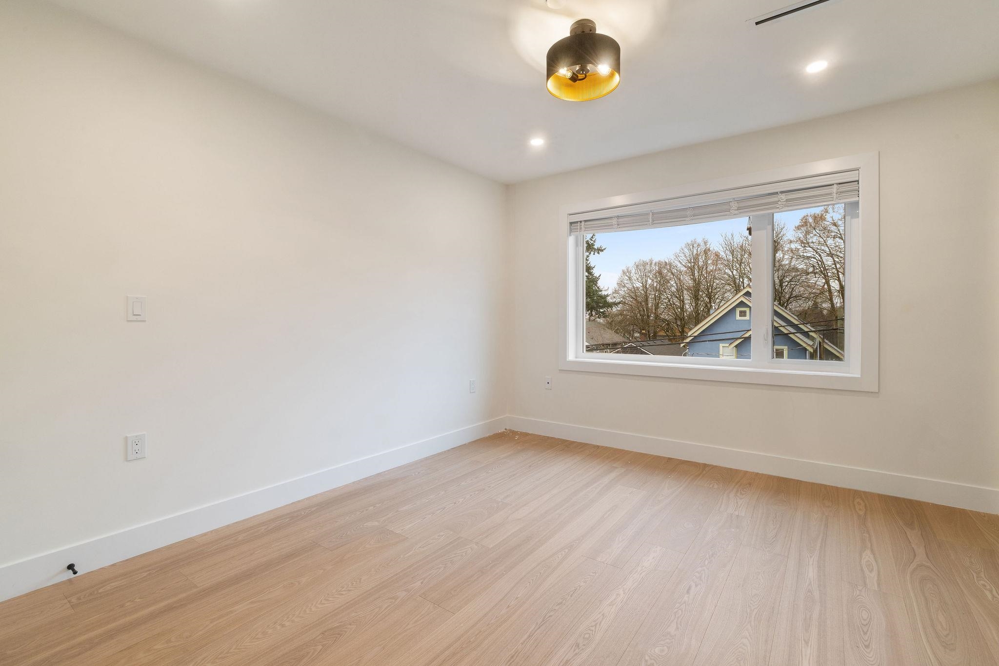 2055 E 4th Avenue Vancouver, BC - 15