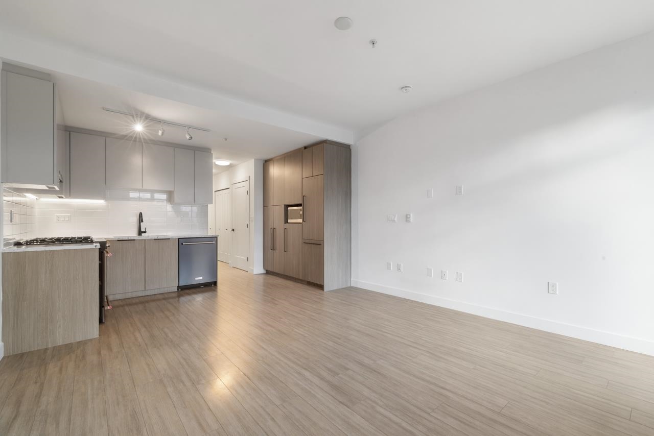 203 2408 Grant Street Vancouver, BC - 9