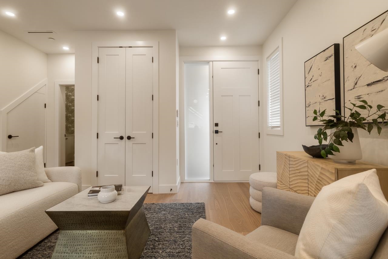 2049 E 4th Avenue Vancouver, BC - 3