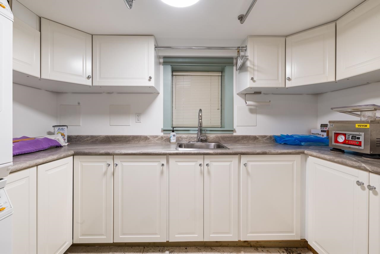 1752 E 4th Avenue Vancouver, BC - 18