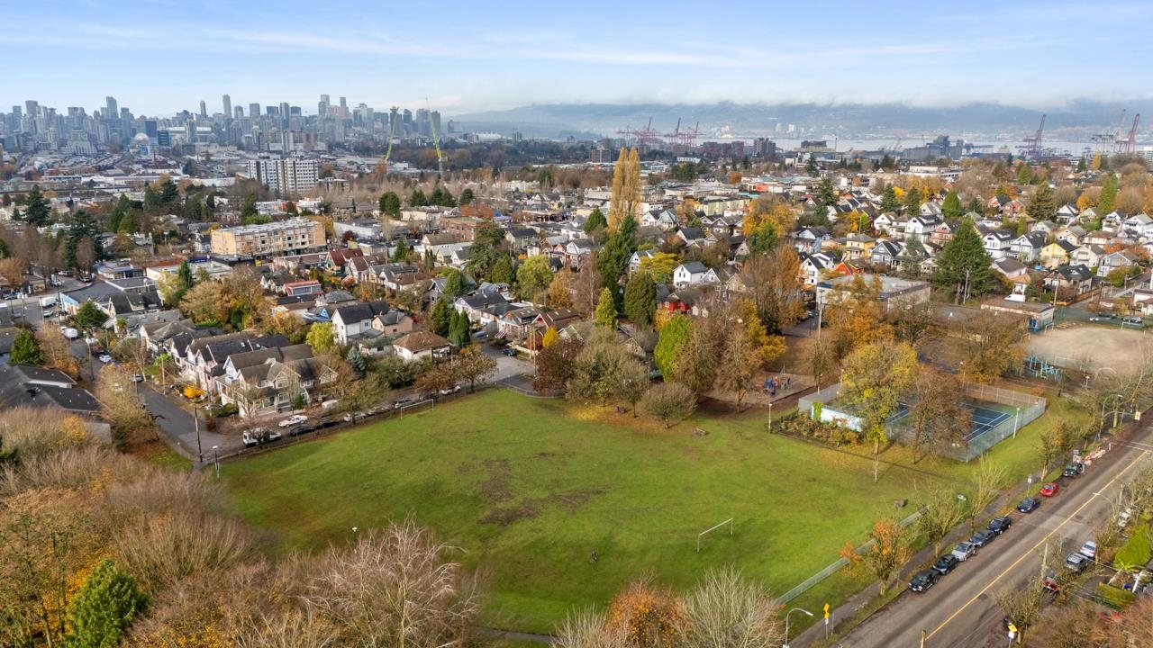 1752 E 4th Avenue Vancouver, BC - 32