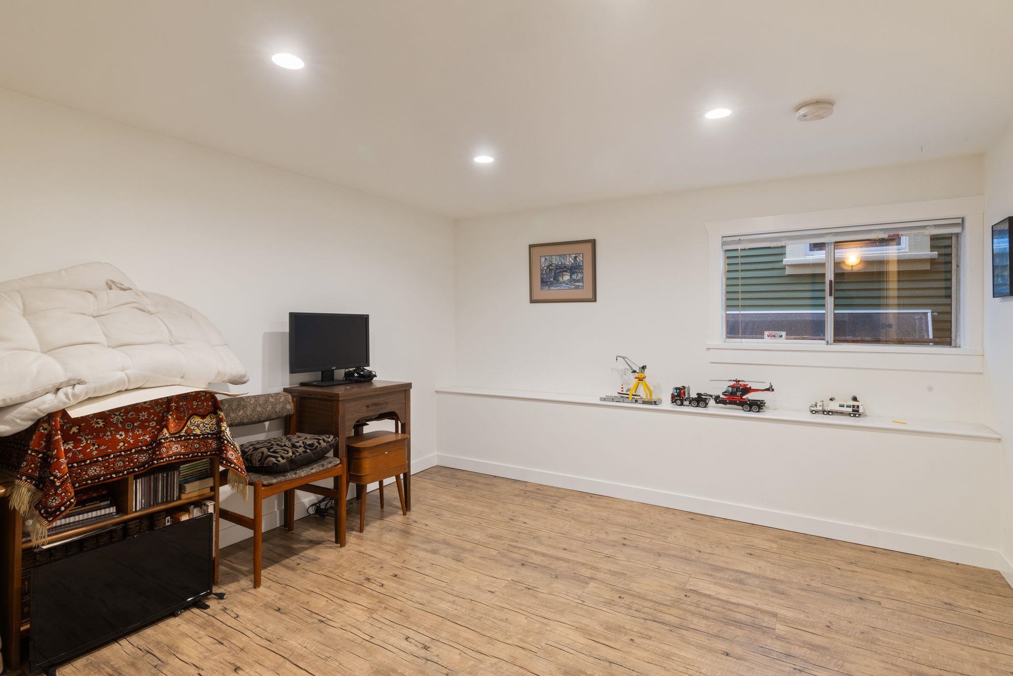 936 Semlin Drive Vancouver, BC - 37