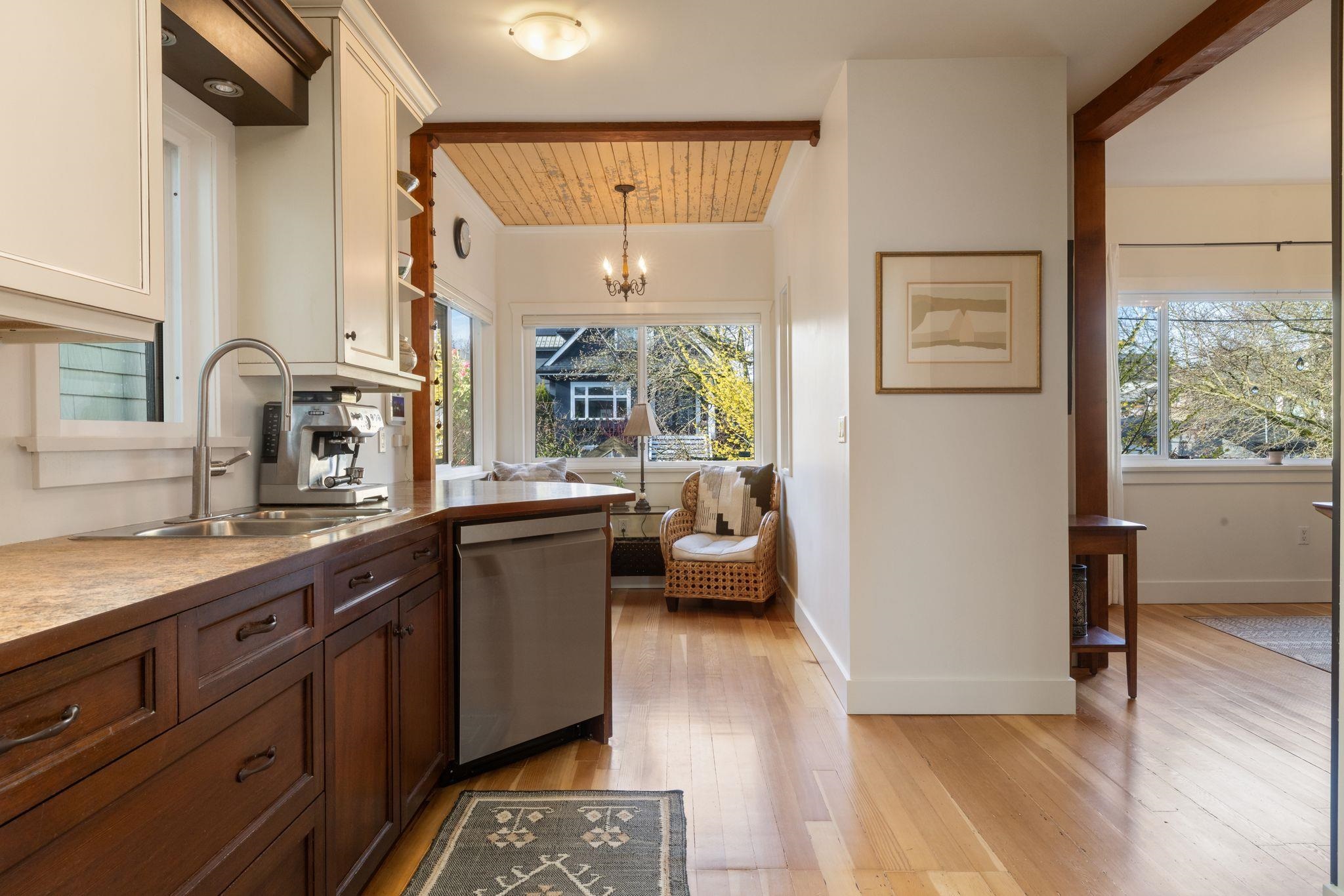 936 Semlin Drive Vancouver, BC - 12